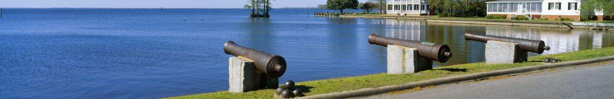 https://easyads.biz/wp-content/uploads/2022/02/Cannons-and-Barker-House-from-1762-overlooking-Albemarle-Sound-in-Edenton-North-Carolina.jpg