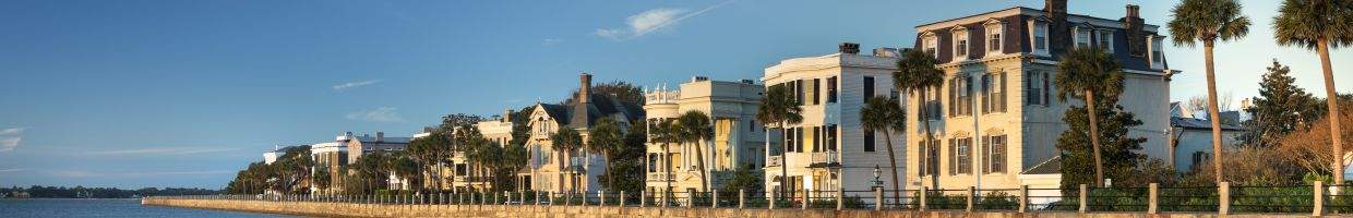 https://easyads.biz/wp-content/uploads/2022/02/Charleston-South-Carolina-row-of-old-historic-federal-style-houses-on-Battery-Street.jpg