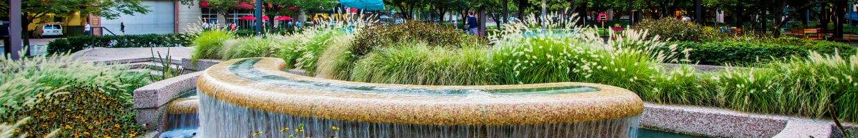 https://easyads.biz/wp-content/uploads/2022/02/Fountains-and-modern-buildings-in-Crystal-City-Arlington.jpg