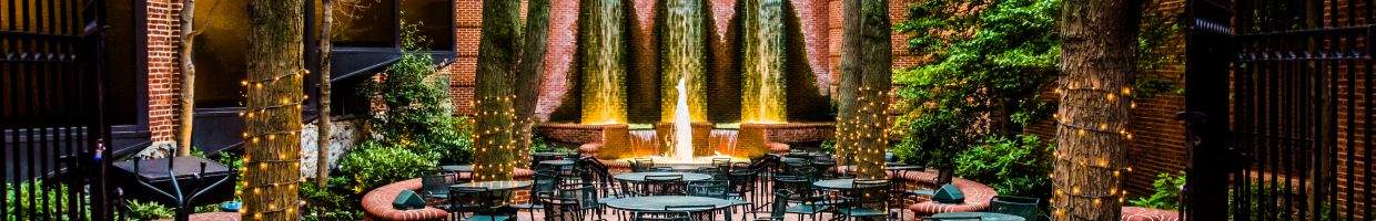 https://easyads.biz/wp-content/uploads/2022/02/Fountains-and-outdoor-dining-area-in-downtown-Lancaster.jpg