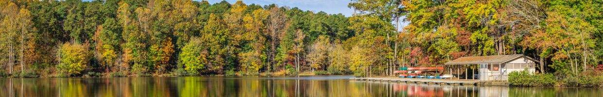 https://easyads.biz/wp-content/uploads/2022/02/Lake-at-Umstead-State-Park-in-Autumn.jpg