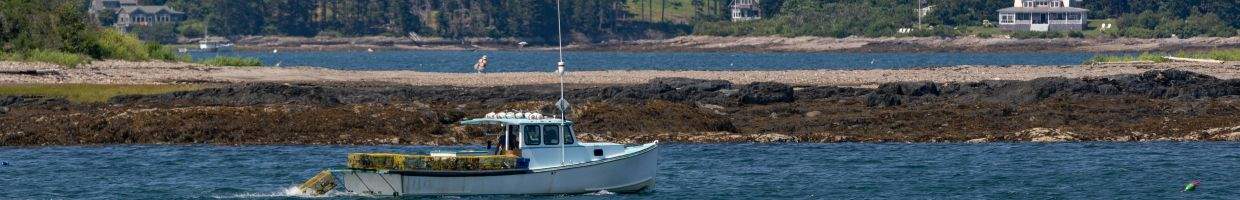 https://easyads.biz/wp-content/uploads/2022/02/Lobster-Boat-on-the-coatal-Maine.jpg