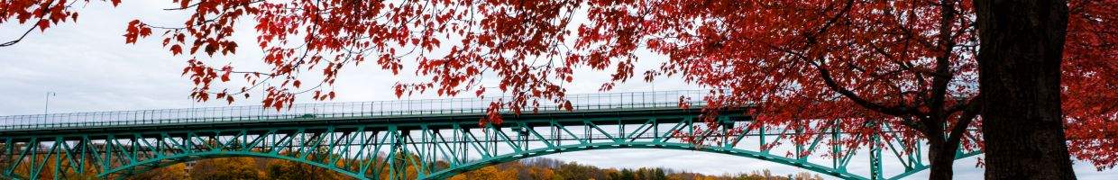 https://easyads.biz/wp-content/uploads/2022/02/Memorial-Bridge-from-the-Kennebec-River-Waterfront.jpg