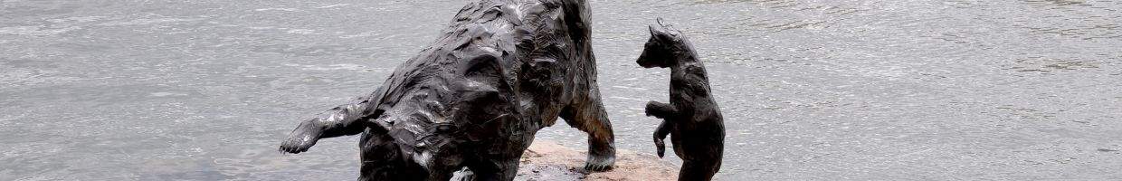 https://easyads.biz/wp-content/uploads/2022/02/Statue-of-bears-in-Hagerstown-City-Park.jpg