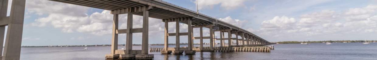 https://easyads.biz/wp-content/uploads/2022/02/The-Edison-bridge-going-over-the-Caloosahatchee-River-connecting-Cape-Coral-to-Fort-Myers-Florida.jpg