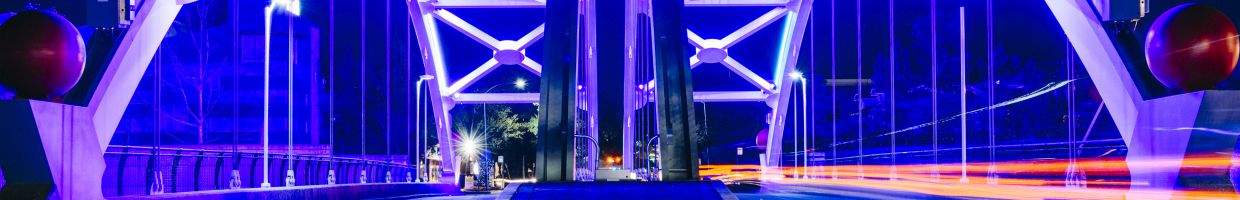 https://easyads.biz/wp-content/uploads/2022/03/559-Bridge-Lights-on-in-Houston-Texas.jpg