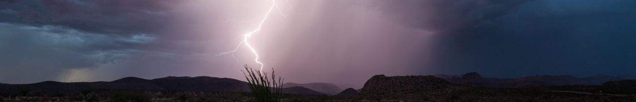 https://easyads.biz/wp-content/uploads/2022/03/A-lightning-strike-near-Safford-Arizona-during-monsoon-season.jpg
