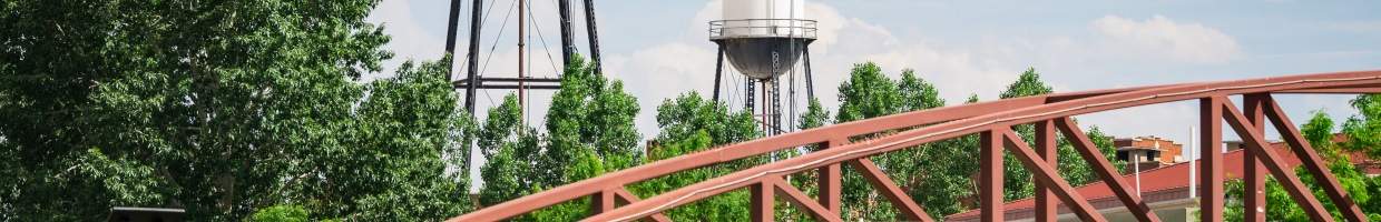 https://easyads.biz/wp-content/uploads/2022/03/Downtown-water-towers-in-Pueblo-Colorado.jpg