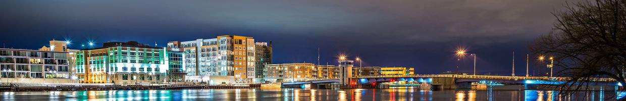 https://easyads.biz/wp-content/uploads/2022/03/Green-Bay-Wisconsin-City-Skyline-at-Night.jpg