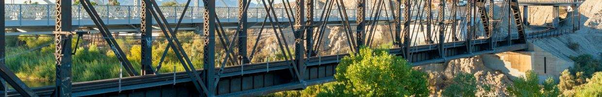 https://easyads.biz/wp-content/uploads/2022/03/Historic-bridge-over-Colorado-river-at-Yuma-Crossing-Arizona.jpg