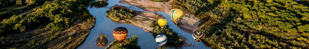 https://easyads.biz/wp-content/uploads/2022/03/Hot-Air-Balloons-over-the-Rio-Grande-near-Albuquerqe-New-Mexico.jpg