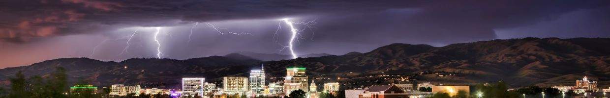 https://easyads.biz/wp-content/uploads/2022/03/Lightning-bolts-over-Boise-Idaho.jpg