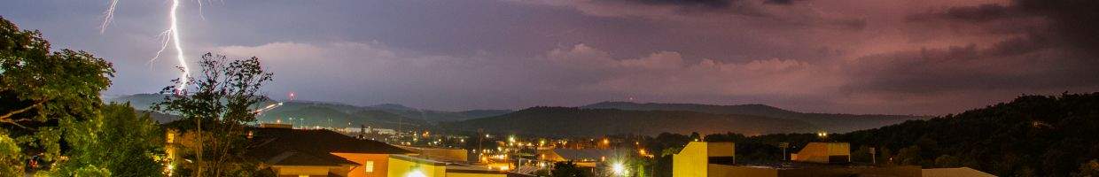 https://easyads.biz/wp-content/uploads/2022/03/Lightning-over-Fayetteville-Arkansas.jpg