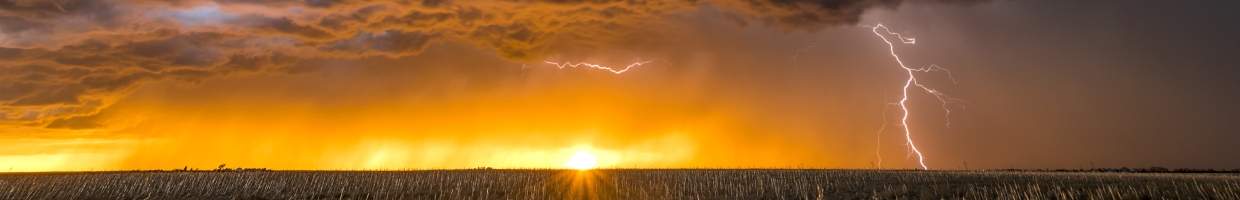 https://easyads.biz/wp-content/uploads/2022/03/Lightning-storm-over-field-in-Roswell-New-Mexico.jpg