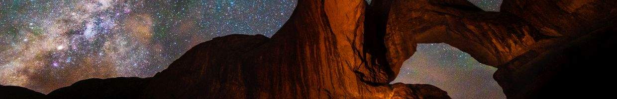 https://easyads.biz/wp-content/uploads/2022/03/Milky-Way-and-Arches-National-Park-in-Moab-Utah.jpg