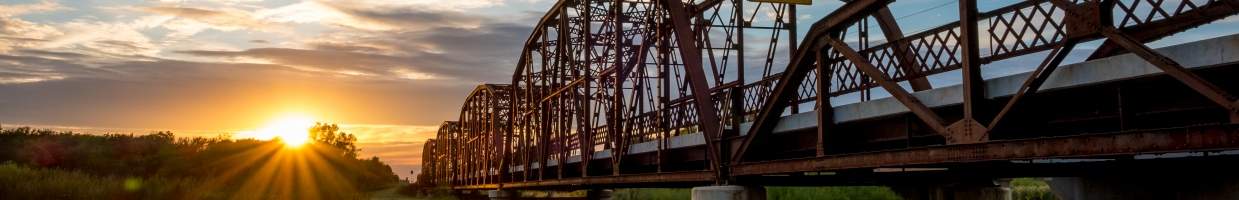 https://easyads.biz/wp-content/uploads/2022/03/Original-bridge-near-Lake-Overholser-in-Oklahoma-City.jpg