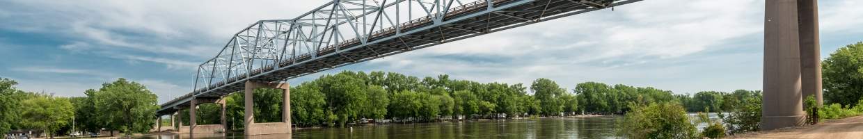 https://easyads.biz/wp-content/uploads/2022/03/Red-Wing-Bridge-spans-over-the-Missippi-River.jpg