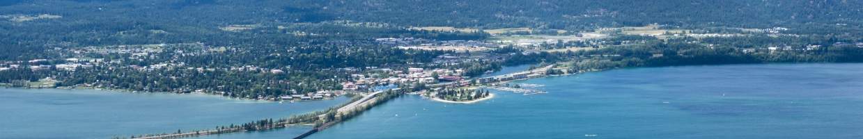 https://easyads.biz/wp-content/uploads/2022/03/View-of-Lake-Pend-Oreille-and-the-town-of-Sandpoint-Idaho.jpg