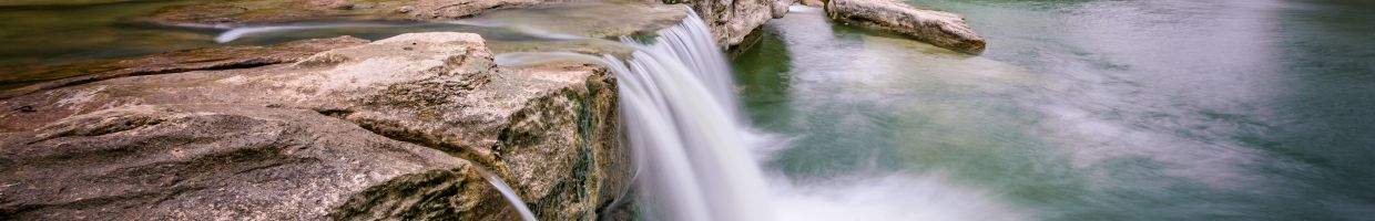 https://easyads.biz/wp-content/uploads/2022/03/Waterfall-at-McKinney-Falls-State-Park-near-Austin-Texas.jpg