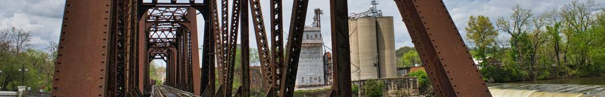 https://easyads.biz/wp-content/uploads/2022/03/railway-bridge-over-the-Muskingum-River-in-Zanesville-Ohio.jpg