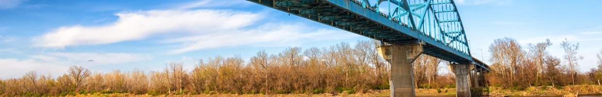 https://easyads.biz/wp-content/uploads/2022/06/Leavenworth-Bridge-over-the-Missouri-River-in-Kansas.jpg