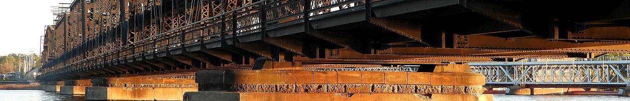 https://easyads.biz/wp-content/uploads/2022/06/Mississippi-River-Rail-Bridge-in-Moline-Illinois.jpg